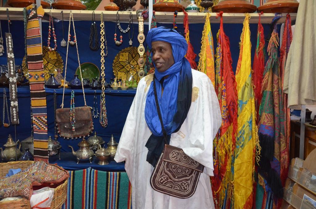 Kasbah Tizzarouine Panzió Boumalne Kültér fotó