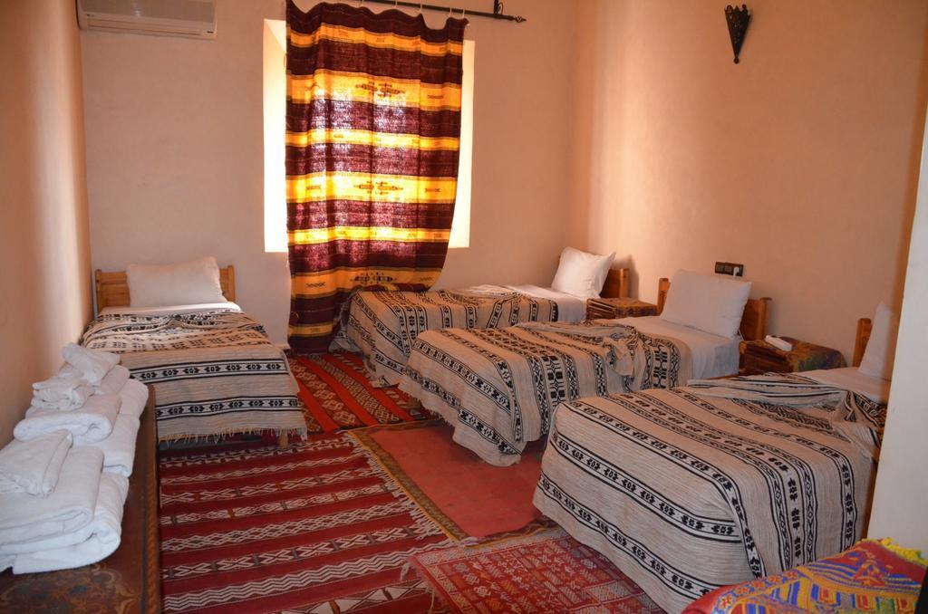Kasbah Tizzarouine Panzió Boumalne Szoba fotó