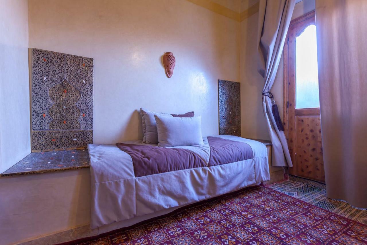 Kasbah Tizzarouine Panzió Boumalne Kültér fotó